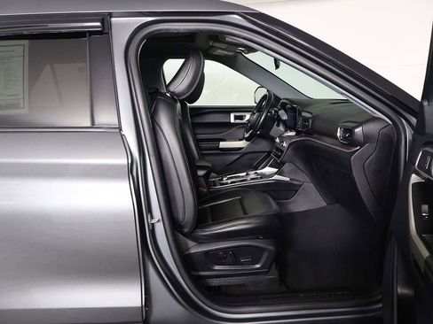 Used 2022 Ford Explorer XLT w/ Equipment Group 202A image 30