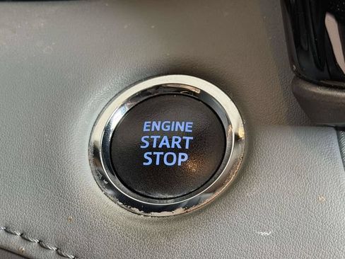 Used 2022 Toyota Highlander XLE AWD/4WD image 30
