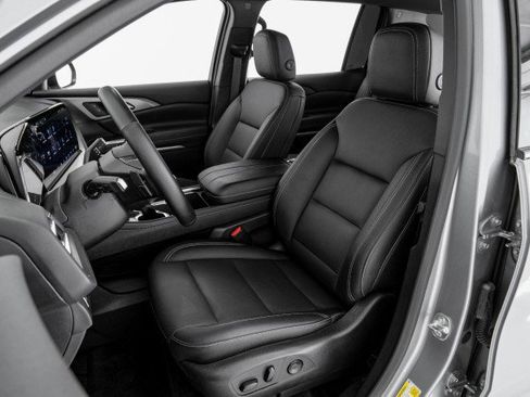 Used 2025 Chevrolet Traverse LT w/ LPO, Floor Liner Package FWD image 30