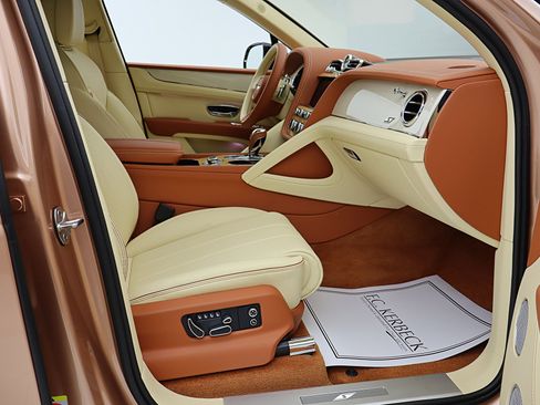 Certified 2023 Bentley Bentayga AWD/4WD image 40