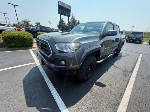 Used 2020 Toyota Tacoma SR5 AWD/4WD image 2
