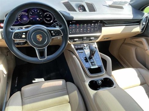 Used 2023 Porsche Cayenne image 2