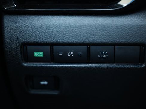 Used 2020 Nissan Sentra SR w/ Lighting Package image 31