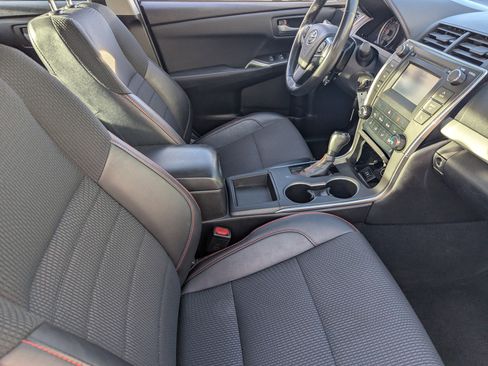 Used 2016 Toyota Camry SE image 9