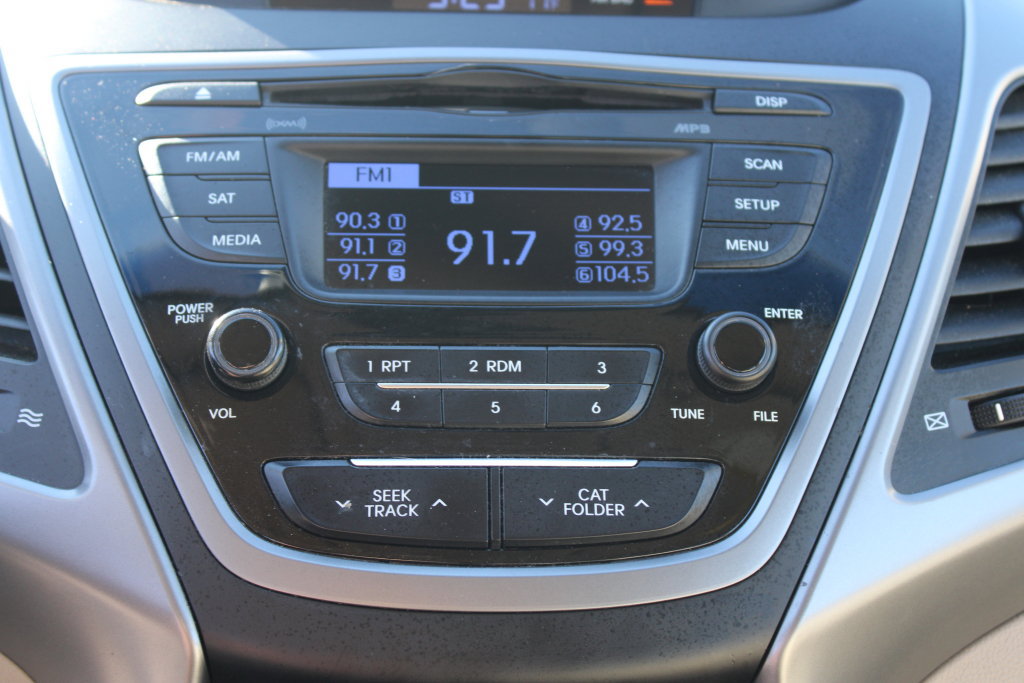 Used 2015 Hyundai Elantra SE FWD image 19