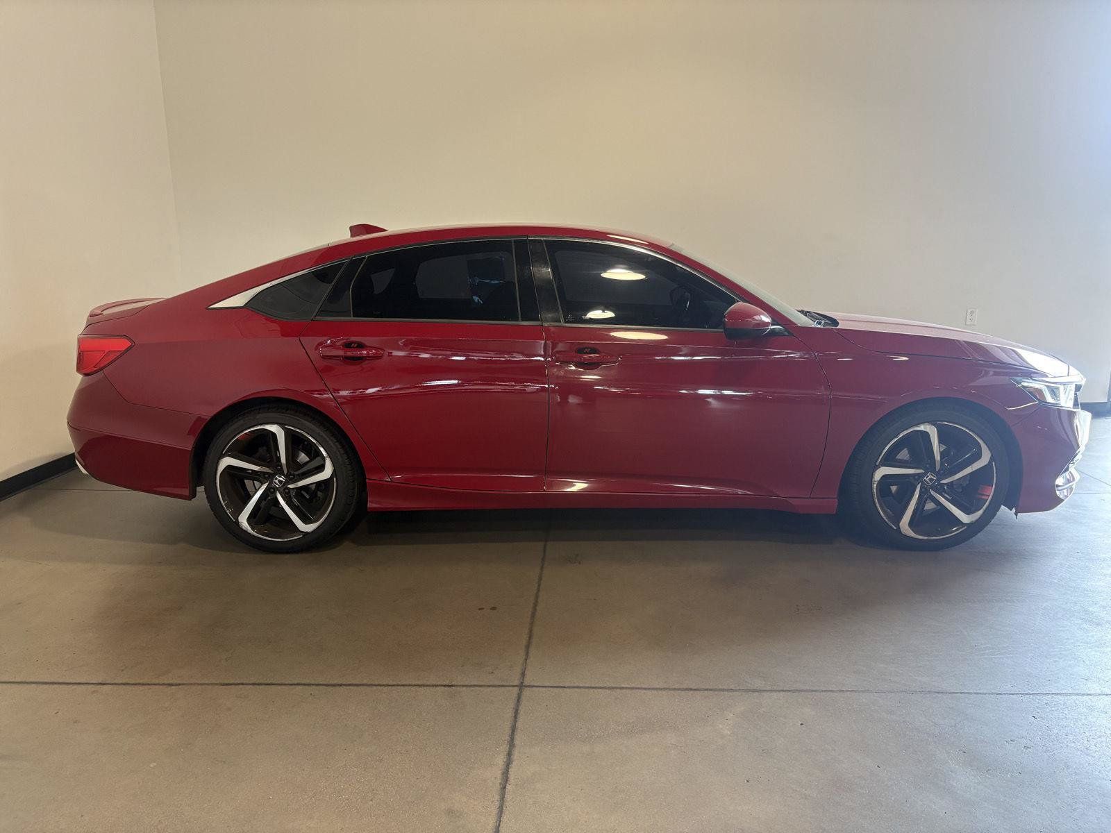 Used 2018 Honda Accord Sport image 2