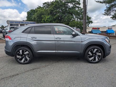 New 2025 Volkswagen Atlas Cross Sport SE image 3