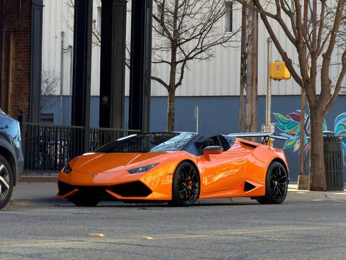 Used 2017 Lamborghini Huracan LP 610-4 AWD/4WD image 1