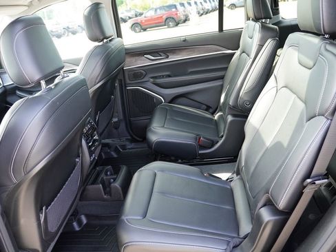 Certified 2022 Jeep Grand Cherokee L Limited w/ Luxury Tech Group II AWD/4WD image 17
