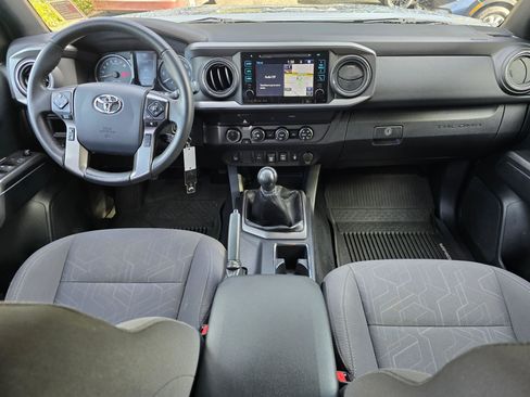 Used 2019 Toyota Tacoma TRD Off-Road w/ Technology Package image 20