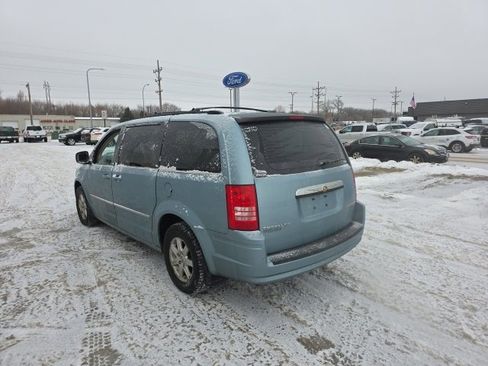 Used 2010 Chrysler Town & Country Touring w/ Heated Seat Group image 4