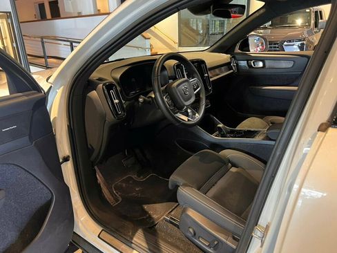 Used 2023 Volvo C40 P8 Recharge Ultimate image 9