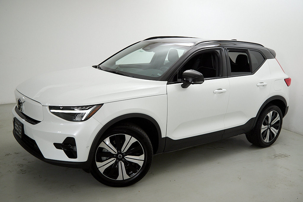 Certified 2023 Volvo XC40 Recharge Plus AWD/4WD image 3