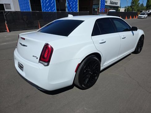 Used 2018 Chrysler 300 S RWD image 5