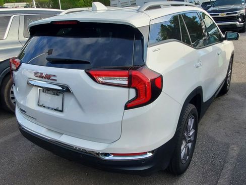 Used 2024 GMC Terrain SLT image 9