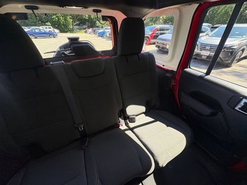 Used 2025 Jeep Wrangler Unlimited Sport AWD/4WD image 33