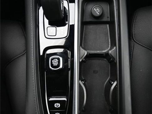 Used 2024 Volvo V90 B6 Cross Country Plus image 11