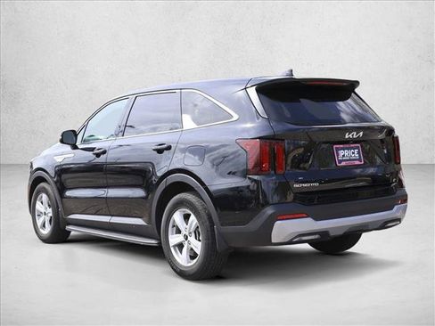 Used 2025 Kia Sorento LX FWD image 7