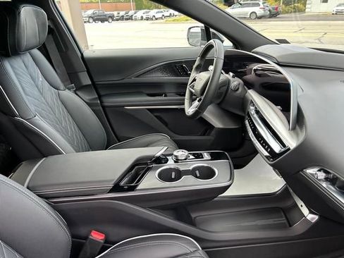 New 2026 Cadillac Lyriq V w/ Exterior Carbon Fiber Package AWD/4WD image 25