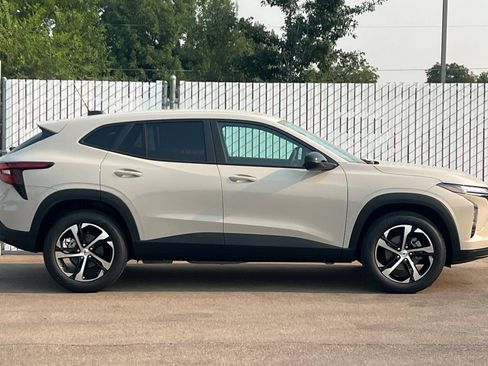 New 2026 Chevrolet Trax RS FWD image 3