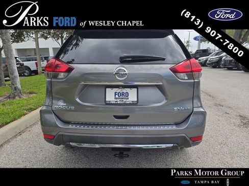 Used 2018 Nissan Rogue SV AWD/4WD image 5