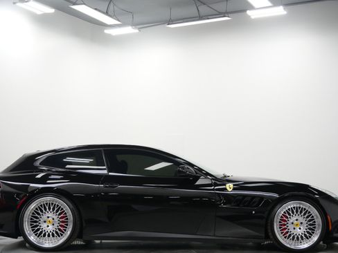 Used 2017 Ferrari GTC4Lusso image 54