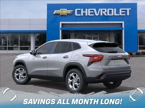 New 2026 Chevrolet Trax LS w/ LS Convenience Package FWD image 3