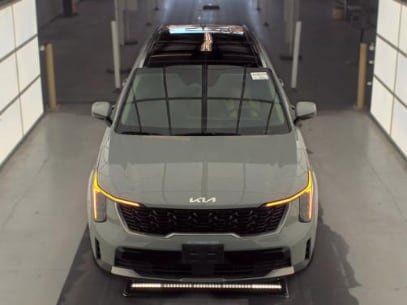 Used 2025 Kia Sorento EX w/ Panoramic Sunroof Package FWD image 2