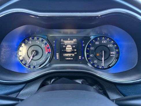 Used 2015 Chrysler 200 S FWD image 20