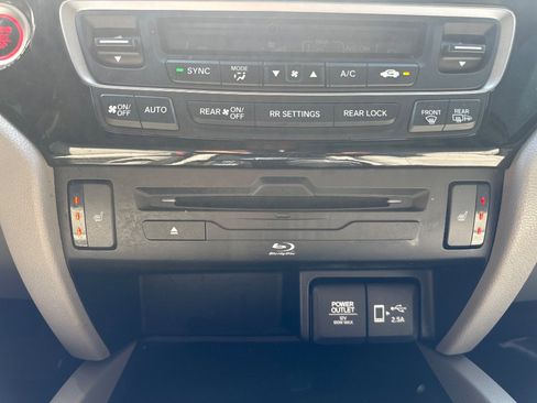 Used 2021 Honda Pilot Touring image 40