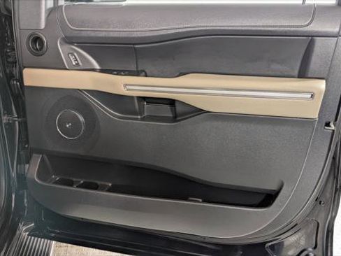 Used 2023 Ford Expedition Limited image 24