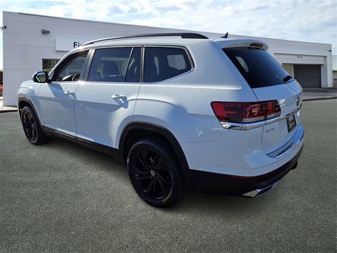 Used 2023 Volkswagen Atlas SE w/ Black Wheel Package image 4