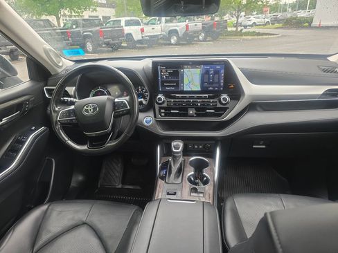 Used 2021 Toyota Highlander Platinum AWD/4WD image 14