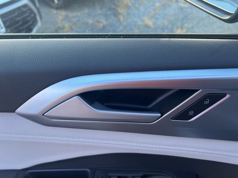 New 2025 Volkswagen Taos SE image 19