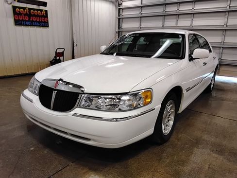 Used 1999 Lincoln Town Car Signature RWD image 4