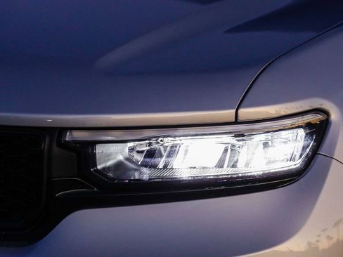 New 2025 Jeep Grand Cherokee L Altitude image 5