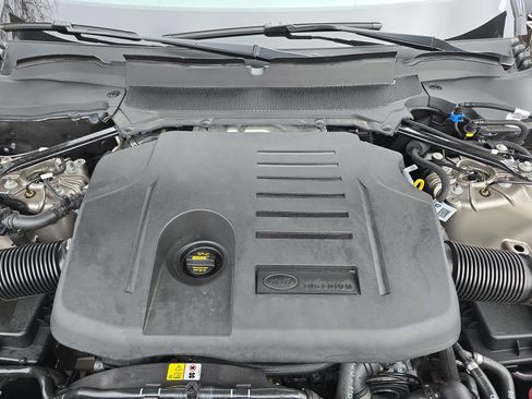 Certified 2025 Land Rover Discovery Dynamic SE image 32