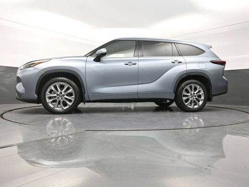 Used 2024 Toyota Highlander Limited AWD/4WD image 35