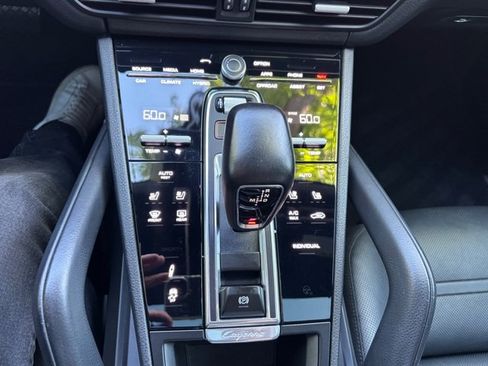 Used 2019 Porsche Cayenne E-Hybrid AWD/4WD image 48