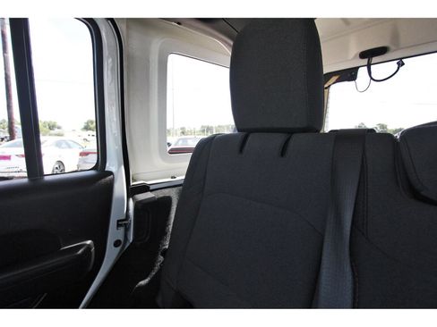 Used 2026 Jeep Wrangler Unlimited Rubicon AWD/4WD image 14