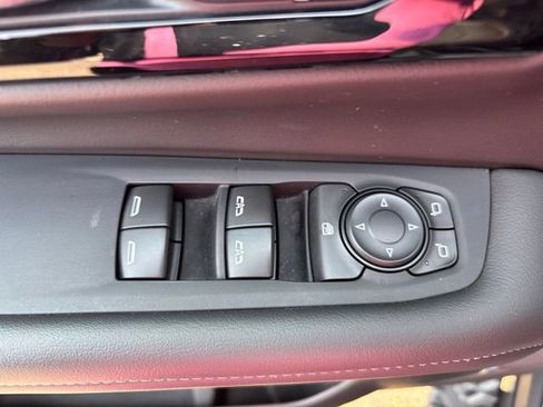 Used 2025 Chevrolet Suburban Z71 AWD/4WD image 12