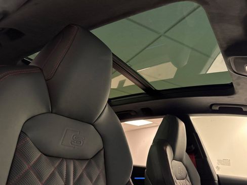 New 2026 Audi SQ8 Prestige image 16