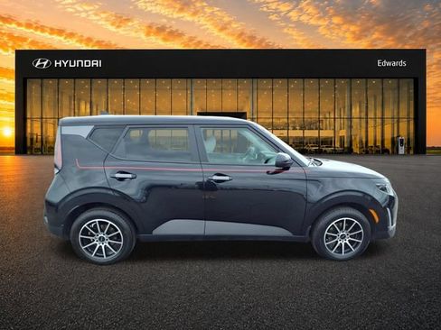 Used 2024 Kia Soul LX FWD image 6