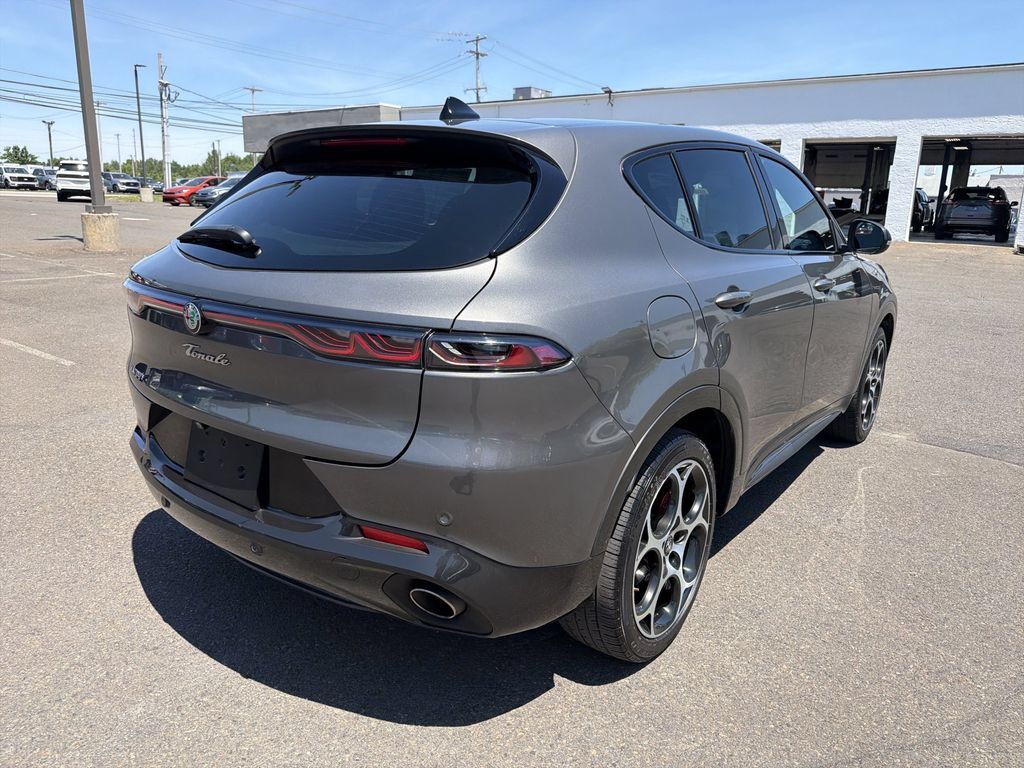 Used 2024 Alfa Romeo Tonale Veloce AWD/4WD image 5