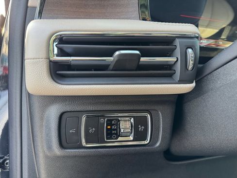 Used 2025 Lincoln Corsair Reserve image 25