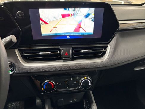 Used 2025 Chevrolet TrailBlazer LT FWD image 17