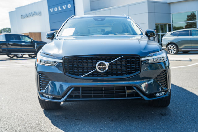 Certified 2024 Volvo XC60 B5 Plus AWD/4WD image 2