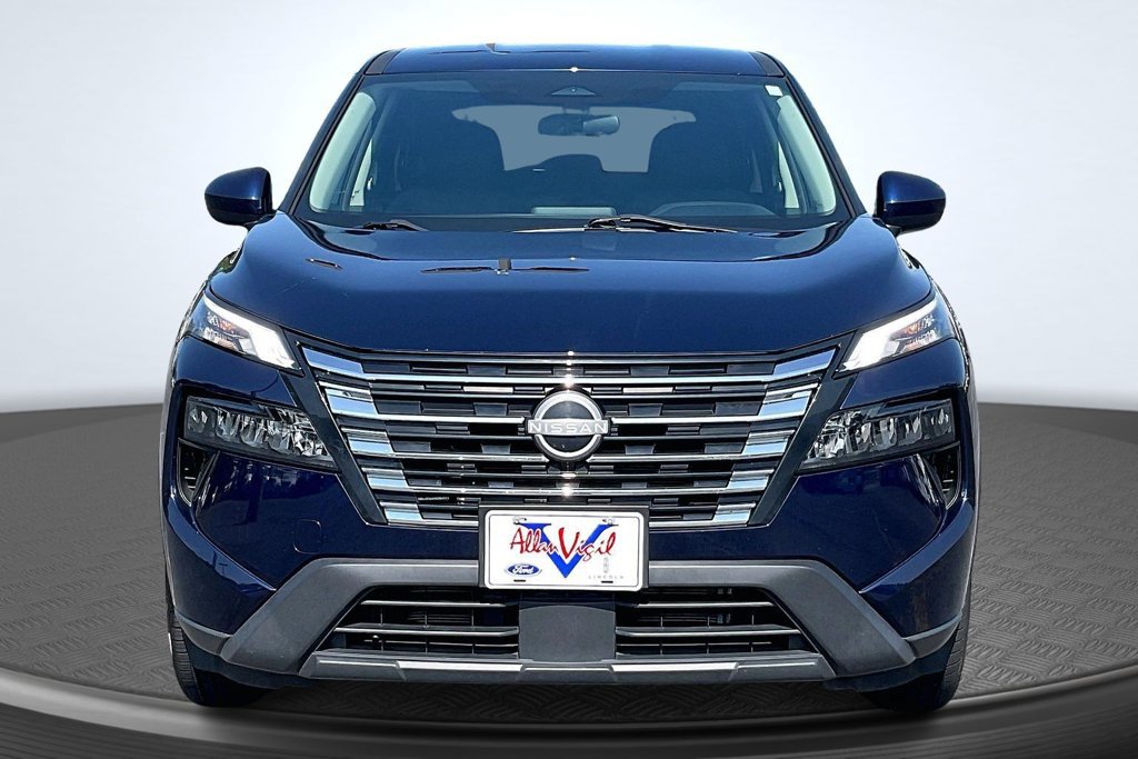 Used 2024 Nissan Rogue SV AWD/4WD image 2