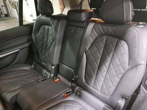 Used 2025 BMW X7 xDrive40i w/ Premium Package AWD/4WD image 16