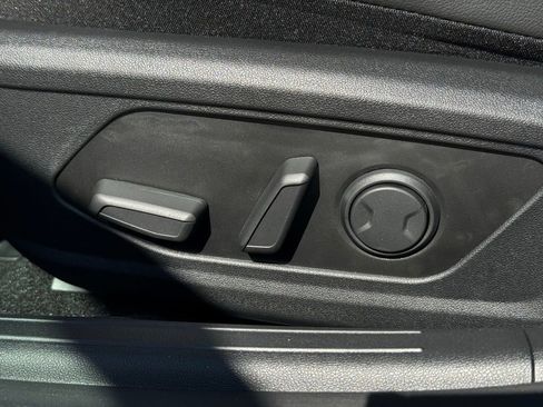 Used 2025 Hyundai Elantra Limited image 28